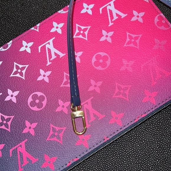 💜 LOUIS VUITTON 💜MONOGRAM SPRING IN THE CITY POCHETTE MIDNIGHT FUCHSIA. NWT. - Picture 8 of 12